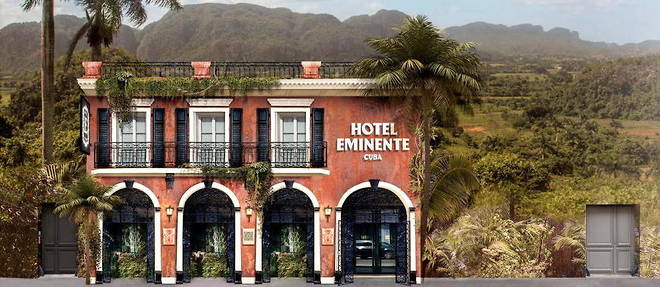 La facade de l'hotel Monte Cristo a ete recouverte pour laisser place au decor de la vallee de Vinales et d'une casa particular cubaine.
