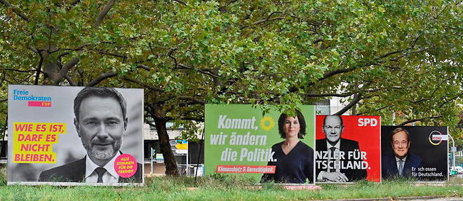 Les affiches de campagne des candidats a la chancellerie.  De gauche a droite : Christian Lindner (FDP), Annalena Baerbock (Les Verts), Olaf Scholz (SPD) et Armin Laschet (Union chretienne-democrate).

