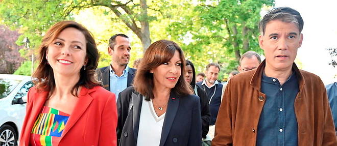Carole Delga, presidente de la region, Anne Hidalgo, maire de Paris et candidate declaree a la presidentielle, et Olivier Faure, premier secretaire du PS, a l'universite d'ete du parti a Blois, le 27 aout. 