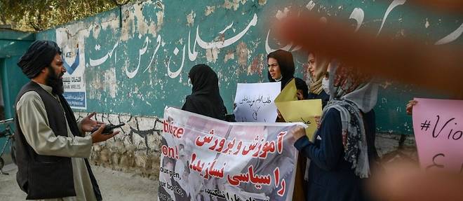 Les talibans interrompent de force une manifestation de femmes a Kaboul