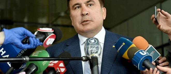 L'ex-president Saakachvili dit etre rentre en Georgie, le pouvoir dement