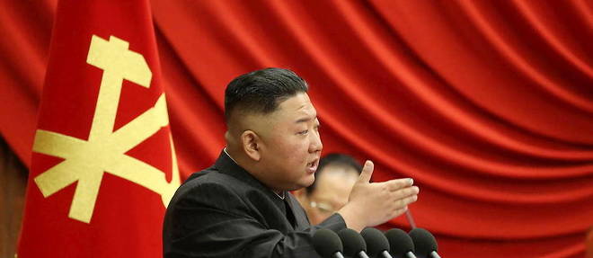 Kim Jong Un lors d'une reunion du politique a Pyongyang, le 29 juin 2021.
