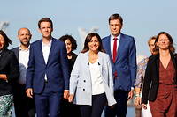 Anne Hidalgo, la probable candidate PS à la présidentielle, à Rouen, le 12 septembre. Elle est entourée d'élus socialistes comme Valérie Rabault, Mathieu Klein, Nathalie Appéré ou encore Johanna Rolland.
