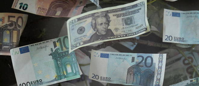La Reserve federale (dollars) et la Banque centrale europeenne (euros), en premiere ligne des politiques monetaires expansionnistes.
