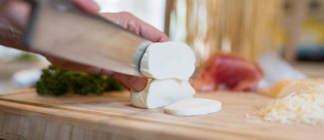 Au mois de septembre, les ventes de mozzarella sont, pour la premiere fois, superieures a celles du camembert, jusque-la le fromage a pate molle le plus consomme en France. (Image d'illustration)
