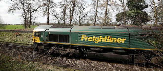 La compagnie britannique de fret ferroviaire Freightliner va reutiliser des locomotives diesel pour tracter des trains de marchandises a la place de ses locomotives electriques.
