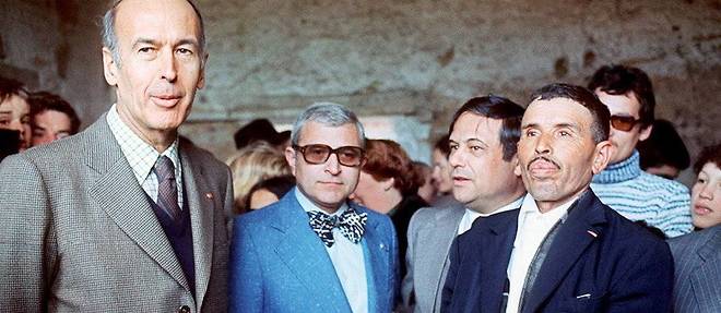  Valéry Giscard d’Estaing assiste à un méchoui organisé par des harkis à Authon (Loir-et-Cher) en 1977.     ©-