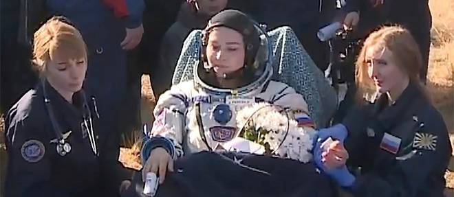 L'equipe russe ayant tourne le premier film en orbite de retour sur Terre