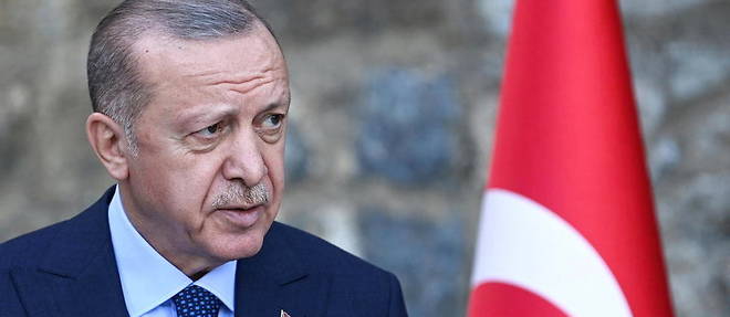 Le president turc Recep Tayyip Erdogan a fait cette annonce dimanche, alors que la Turquie a ete exclue du programme de l'avion de combat americain F-35.
