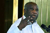 Gbagbo va &laquo;&nbsp;faire de la politique jusqu&rsquo;&agrave; sa mort&nbsp;&raquo;, mais pr&eacute;pare aussi son d&eacute;part