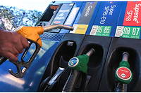 Contenir la hausse du prix des carburants, la tâche sensible du gouvernement.
