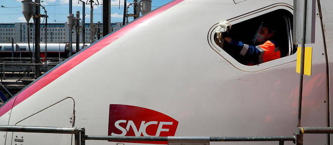 Les trois syndicats appellent << a nouveau >> les conducteurs des TGV Atlantique a se << mobiliser sur la periode du vendredi 29 octobre 12 heures au lundi 1er novembre 12 heures >>.
