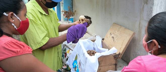 Au Mexique, toiletter les os des morts pour la Toussaint