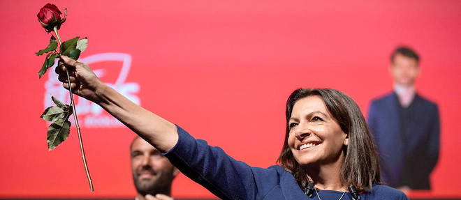 Anne Hidalgo a ete officiellement investie pour etre la candidate du Parti socialiste pour l'election presidentielle.
