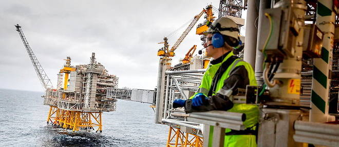 La plateforme petroliere Johan Sverdrup, a 14 km au large de Stavanger, capitale du petrole de la mer du Nord depuis 1966.