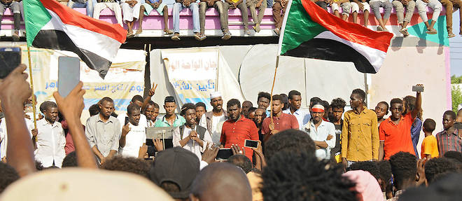 Les protestataires coupent les routes menant vers les autres provinces et surtout vers Khartoum.
