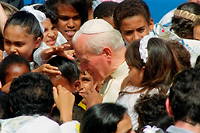 Jean-Paul II dans une favela de la ville de Vitoria en octobre 1991.  
