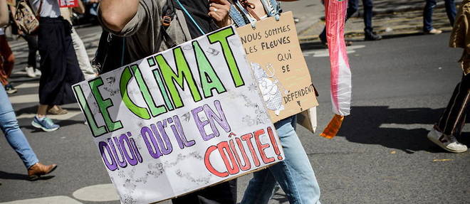 Lors d'une marche pour le climat, a Paris, en mai 2021.  
