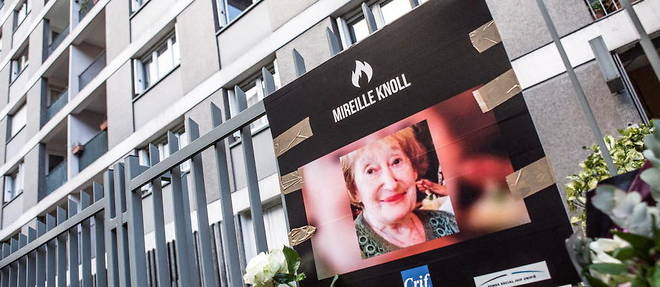 Devant l'immeuble ou vivait Mireille Knoll, dans le 11e arrondissement de Paris.
