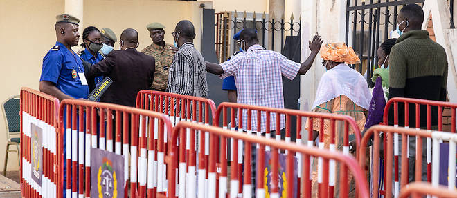 Douze des quatorze accuses sont presents pour le proces de l'assassinat de Thomas Sankara, 34 ans apres les faits.
