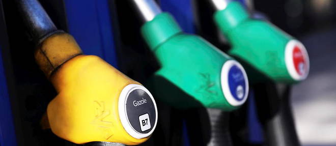Face a la hausse des prix du carburant, le gouvernement envisage de mettre en place un << cheque carburants >>, sur le meme modele que le << cheque energies >> (illustration).
