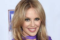 Kylie Minogue jette son d&eacute;volu sur le Var pour faire du vin