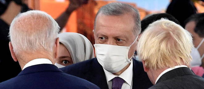 Erdogan face a  Joe Biden et Boris Johnson lors du sommet du G20 le 30 octobre.

