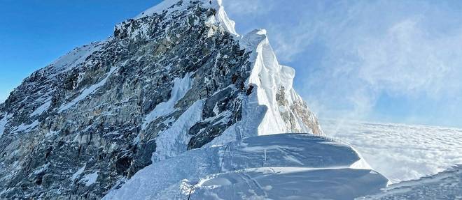 Trois jeunes alpinistes francais portes disparus au Nepal apres une avalanche