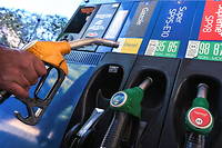 À Montpellier, le 12 octobre 2021. Alors que le prix des carburants augmente, le gouvernement a dégainé une «indemnité inflation » de 100 euros.  
