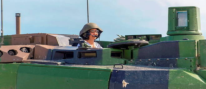 Muriel Domenach a rendu visite au contingent francais de la mission Lynx sur le camp de Tapa, en Estonie, le 11 aout.