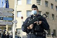 Des policiers attaqu&eacute;s au couteau &agrave; Cannes par un ressortissant alg&eacute;rien