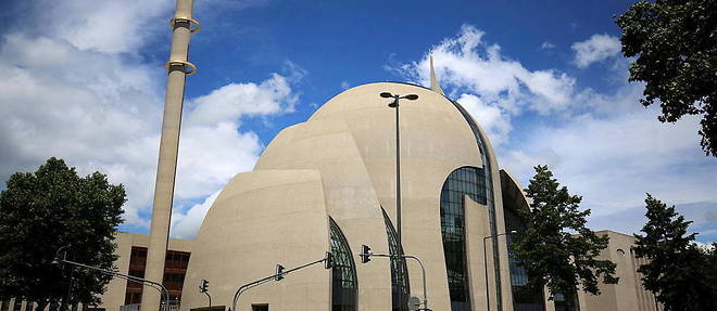 La grande mosquee de Cologne a ete inauguree en 2018 par le president turc Recep Tayyip Erdogan en personne.
