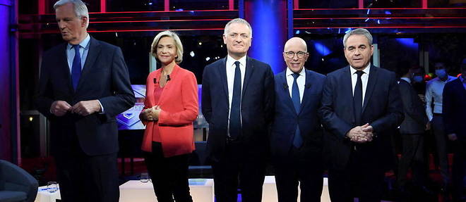 Les candidats au congres des Republicains sur le plateau de LCI de gauche a droite : Michel Barnier, Valerie Pecresse, Philippe Juvin, Eric Ciotti et Xavier Bertrand, le 8 novembre 2021.
