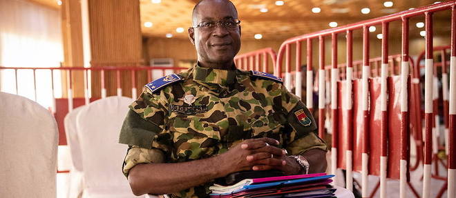 Gilbert Diendere devant le tribunal militaire de Ouagadougou le 9 novembre 2021, ou il est interroge en tant qu'accuse. 
