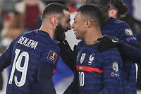 Après le carton samedi face au Kazakhstan (8-0), l’équipe de France a conclu son année 2021 par une victoire en Finlande (0-2). Karim Benzema et Kylian Mbappé sont les buteurs du soir.
