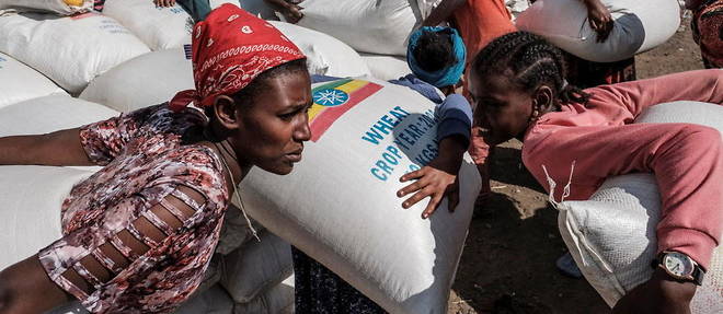 Distribution de nourriture à Alamata (Éthiopie), le 11 décembre 2020. Les famines, qui caractérisèrent les terribles années Mengistu, sont de retour.
