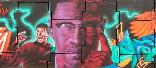 Une fresque murale representant Malcolm X, realisee par le RBS Crew, a Dakar (Senegal), le 16 juin 2020.
