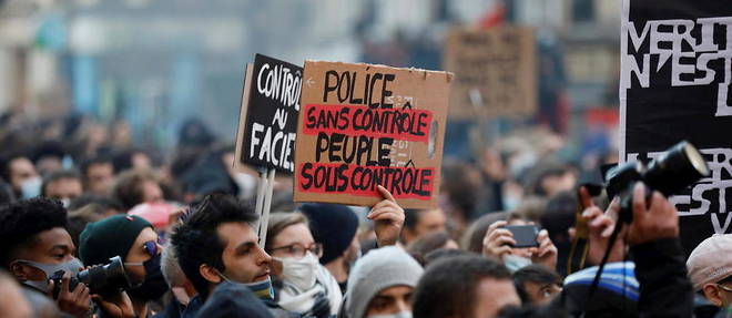 Manifestation contre la loi de securite globale a Paris entre la place de la Republique et la place de la Bastille apres la bavure de la police contre Michel Zecler, le 28 novembre 2020.
