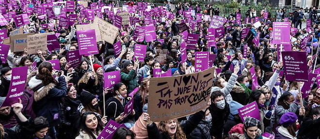 La marche #NousToutes contre les violences faites aux femmes a Paris, le samedi 20 novembre 2021.
