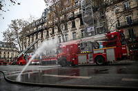 Un impressionnant incendie a eu lieu samedi matin, à proximité de l'opéra Garnier, dans un immeuble du 2 e  arrondissement.
