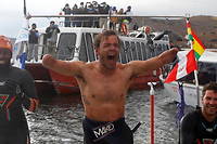 Le nageur quadri-amput&eacute; Th&eacute;o Curin r&eacute;ussit sa travers&eacute;e du lac Titicaca