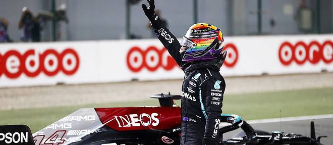 Hamilton a hâte de revoir le « replay » afin de savoir ce qui s'est passé derrière lui durant le Grand Prix du Qatar.

