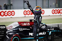 Hamilton a hâte de revoir le « replay » afin de savoir ce qui s'est passé derrière lui durant le Grand Prix du Qatar.
