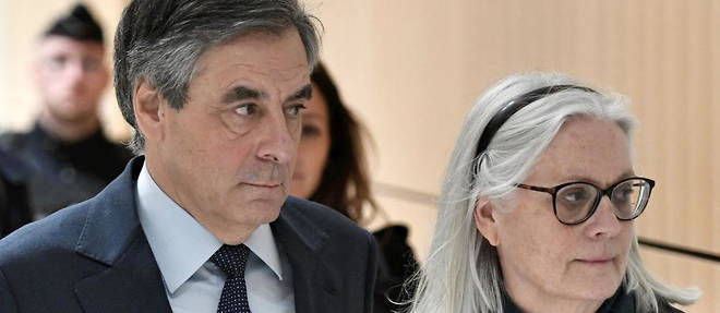 Condamne a cinq ans de prison, dont deux ferme, en premiere instance, l'ancien Premier ministre Francois Fillon doit etre interroge lundi au proces en appel dans l'affaire du << Penelopegate >>.
