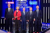 Pour ce troisieme debat, les cinq candidats LR sont apparus plus a l'aise devant les cameras.
