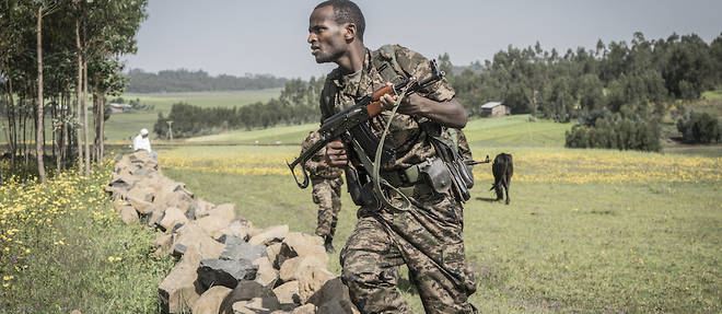 Un soldat des forces gouvernementales ethiopiennes durant un exercice d'entrainement, a Dabat le 15 septembre 2021. 
