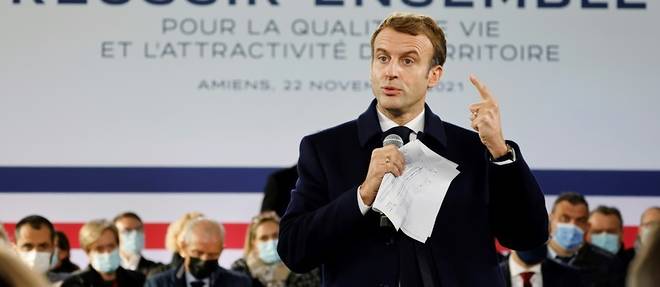 A Amiens, Macron vante ses resultats, Bertrand l'accuse d'etre "hors sol"