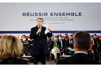 Emmanuel Macron en plein discours lors de sa visite à Amiens, le 22 novembre 2021.
