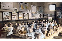 Les planches des lecons de choses s'affichaient dans une ecole maternelle Bony de Luneville, vers 1910 (Libr. H. Bandry, Luneville).
