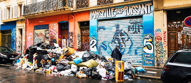 Devantures taguees, poubelles qui s'entassent... C'est le triste paysage urbain qu'offrait en octobre la cite phoceenne, alors que se terminait une ultime greve des eboueurs.